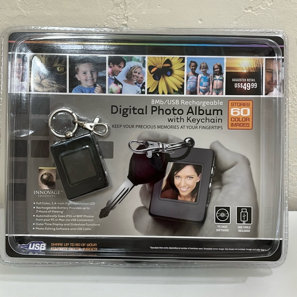 NEW Innovage Digital Photo Album With Keychain 8Mb/USB Rechargeable